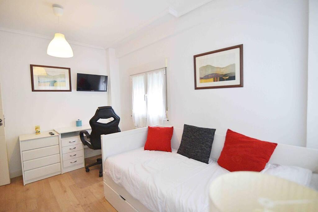 El Apartamento De Los Pinares By Just Room ซานตานเดร์ ภายนอก รูปภาพ
